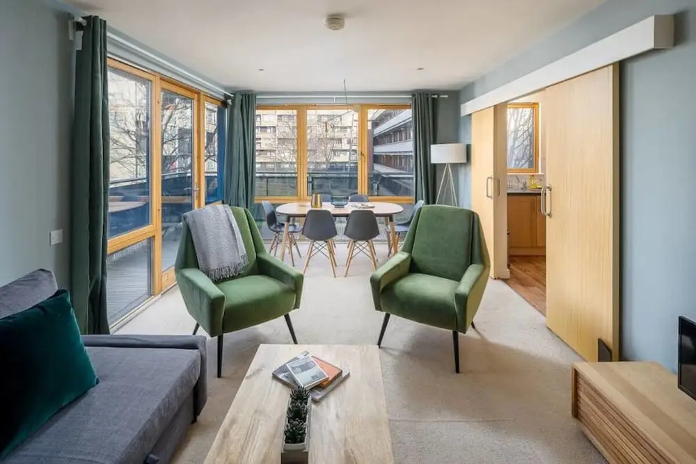 Modern 2 bed apt W/balcony 10 Mins to King's Cross