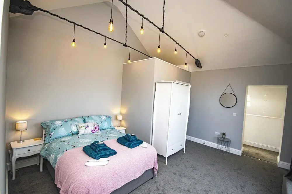 Daniel Chambers Lovely Self-catering Apartment Located Within a Beautifully Renovated Building