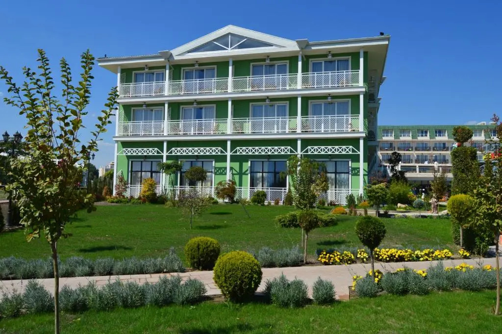 Eco Therma Village - Free Parking & Private Beach & Mineral Pool