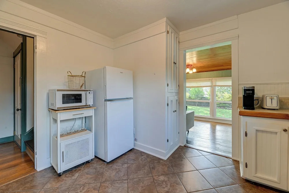 Cozy Grants Pass Home ~ 9 Mi to Rogue River Access