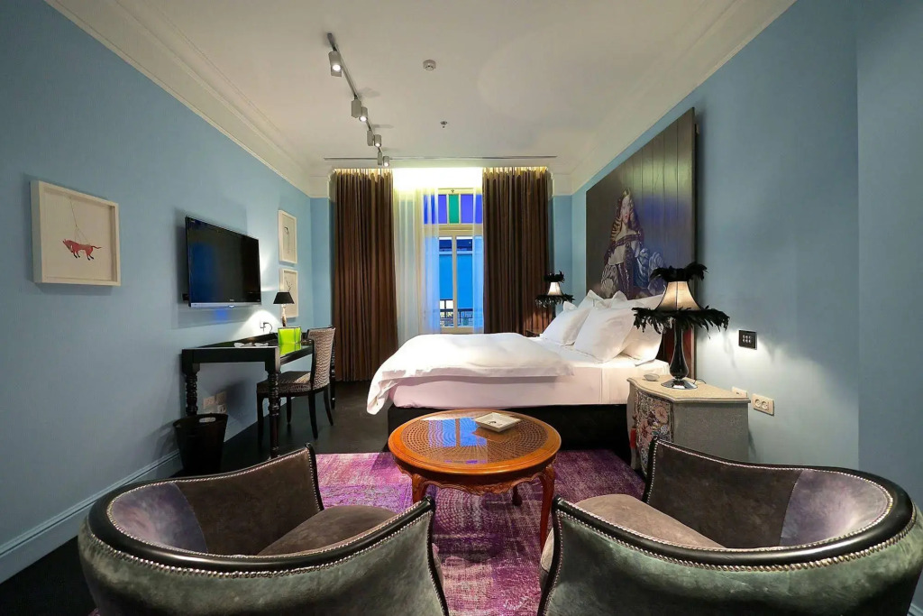 The Alma Hotel and Lounge 