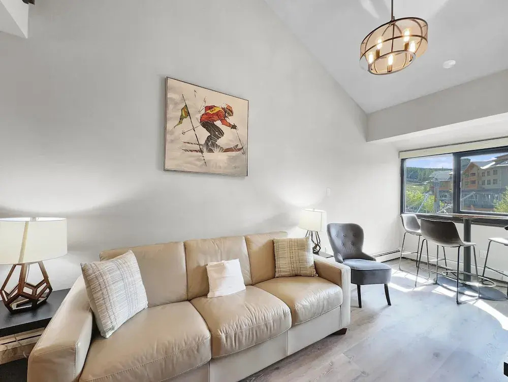 Studio with Prime Location in Heart of Center Village - CJ303 by Redawning