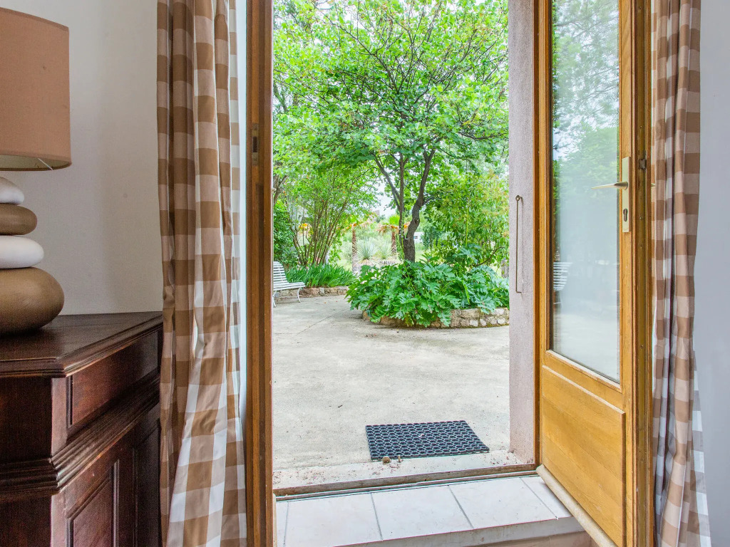 Tranquil holiday home in Cébazan with private pool