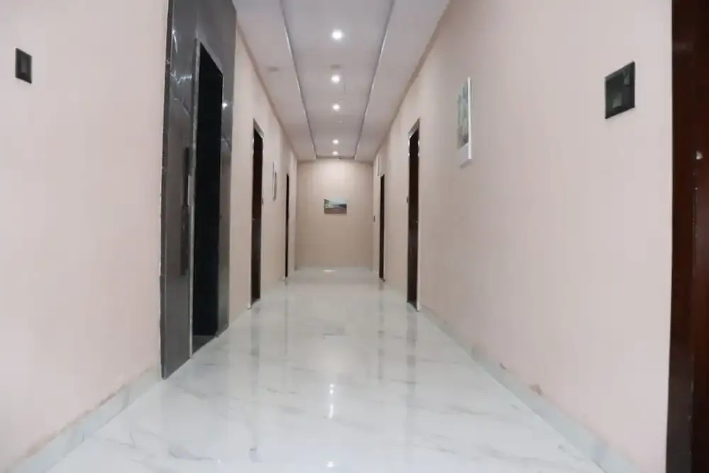 Goroomgo Pat Village Inn Indore