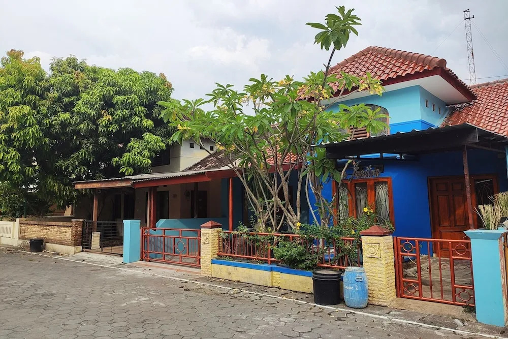 SPOT ON 2789 Omah Jenitra Syariah