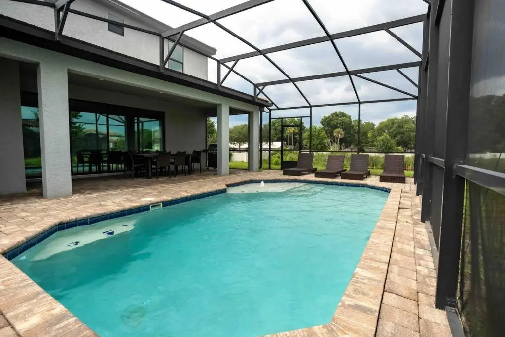 SPACIOUS 6bdrm Villa near ALL the attractions
