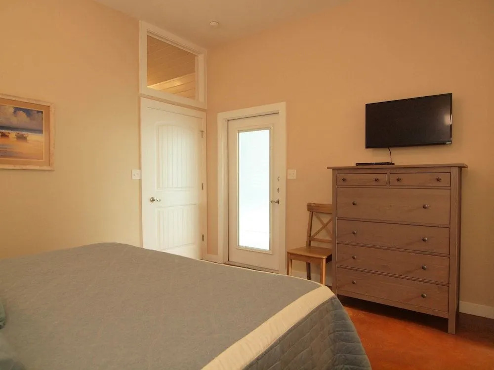 The Sea Monkee Pb216 3 Bedrooms 2 Bathrooms Condo