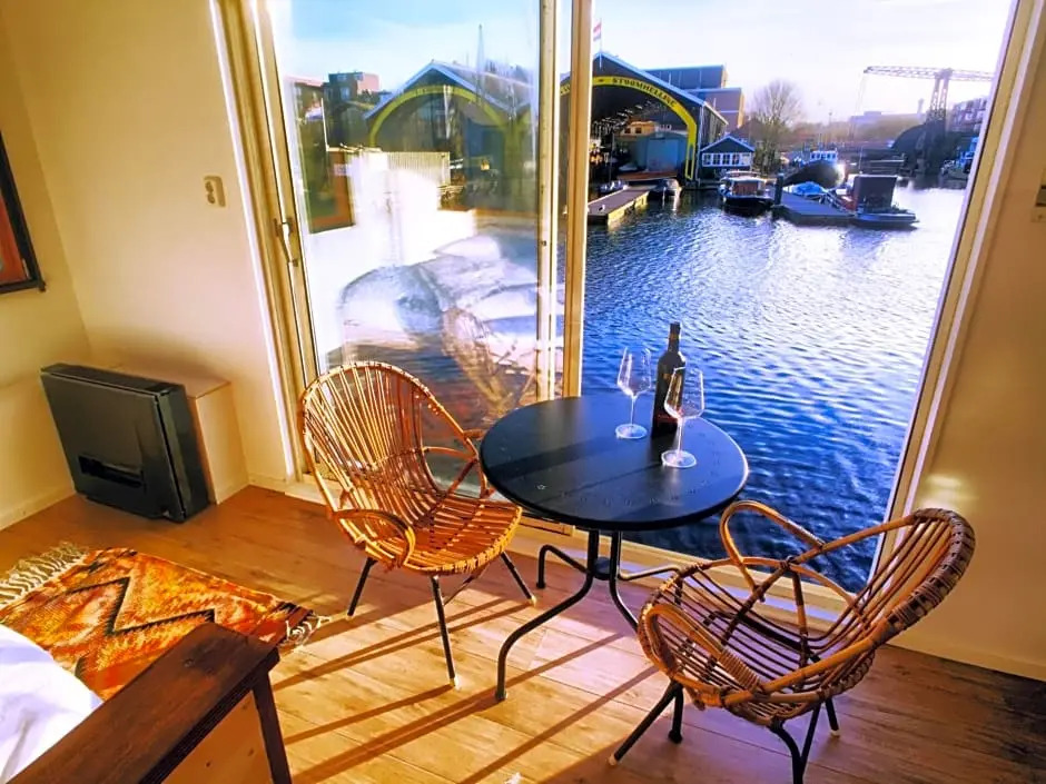 Houseboat Concordia B&B
