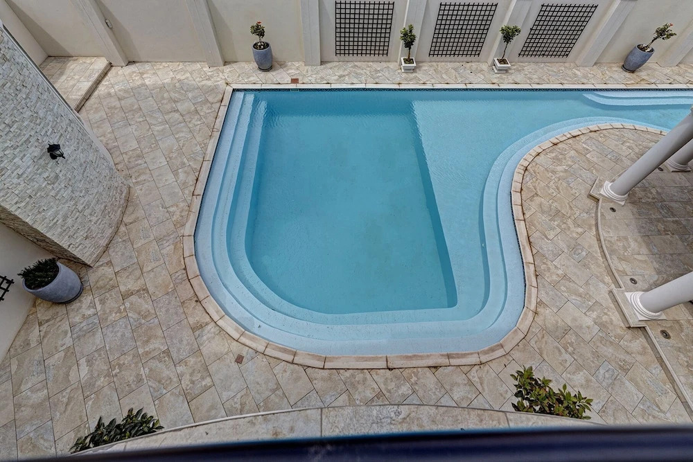 Lagoon Luxury Suites