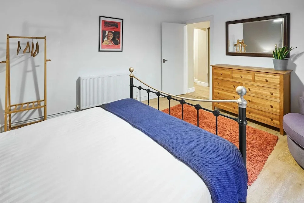 Host Stay Garden Flat
