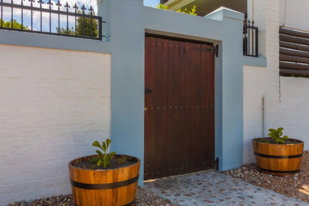 57 Huguenot Street
