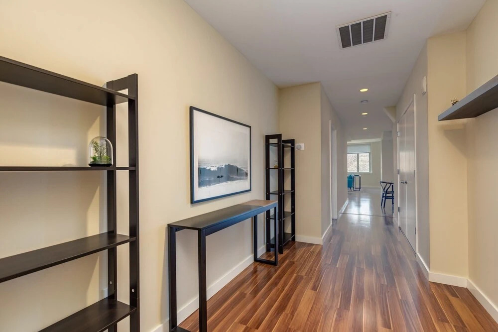 Spacious DT 2BR With Free Parking by Zencity