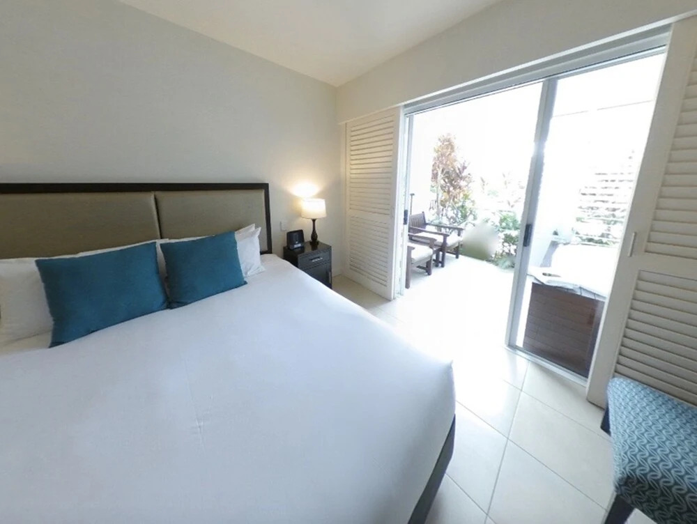 4111 Beach Club Direct Pool Access