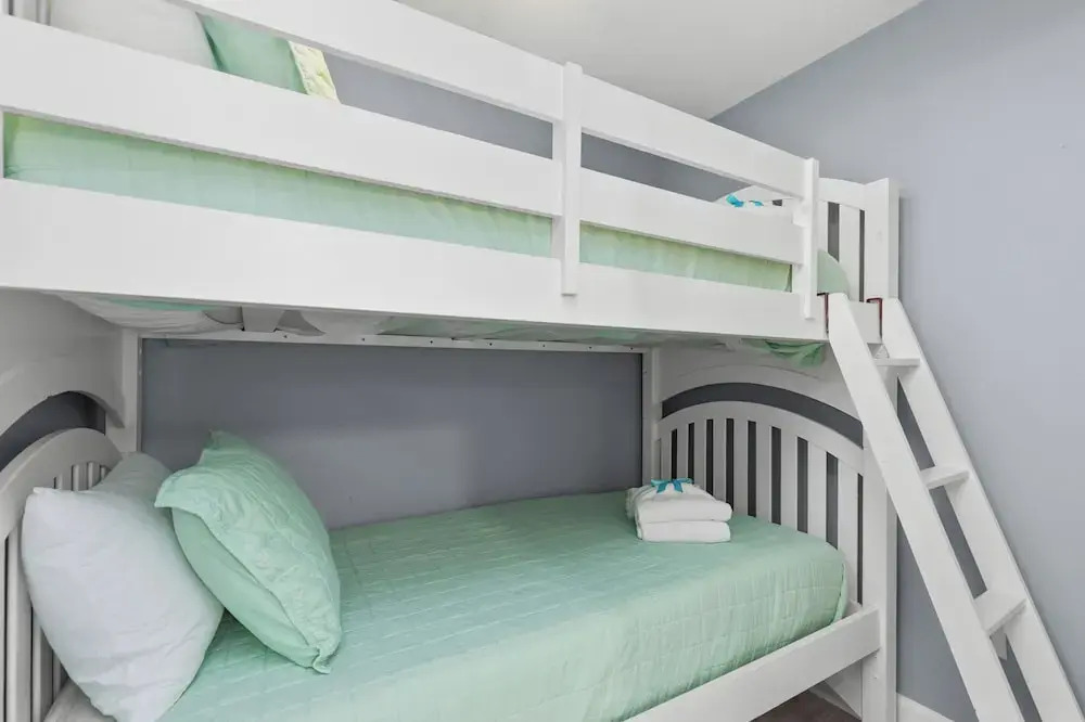 Tidewater Escape: 1br/2ba Beachfront Condo, Sleeps 6, Gulf Views & Comfort!