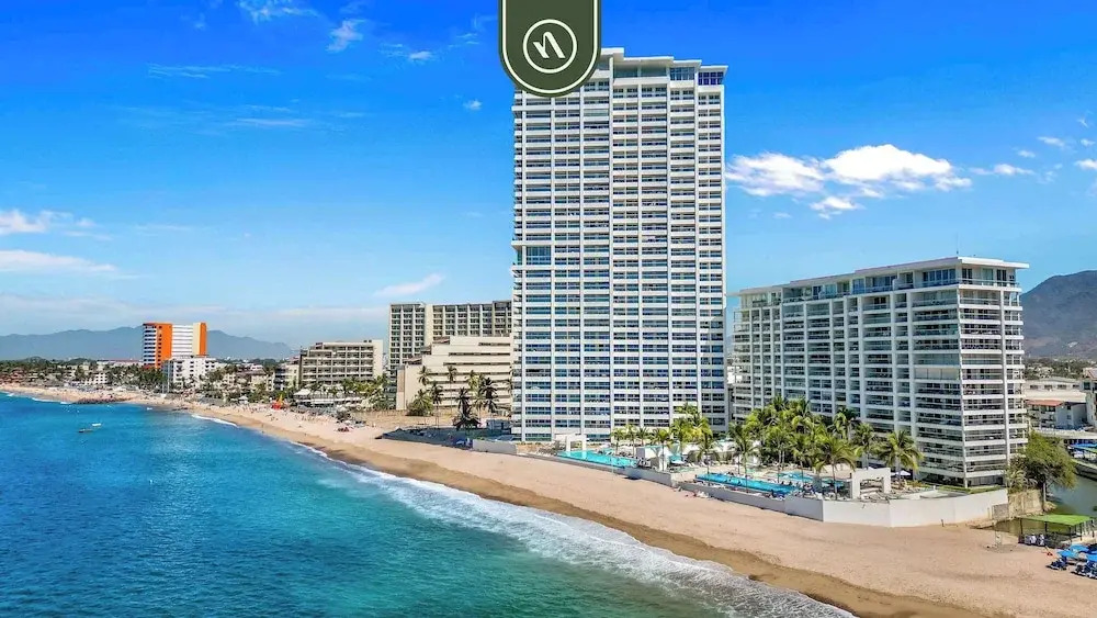 Luxury Oceanfront Studio - Beach - Pools - Gym