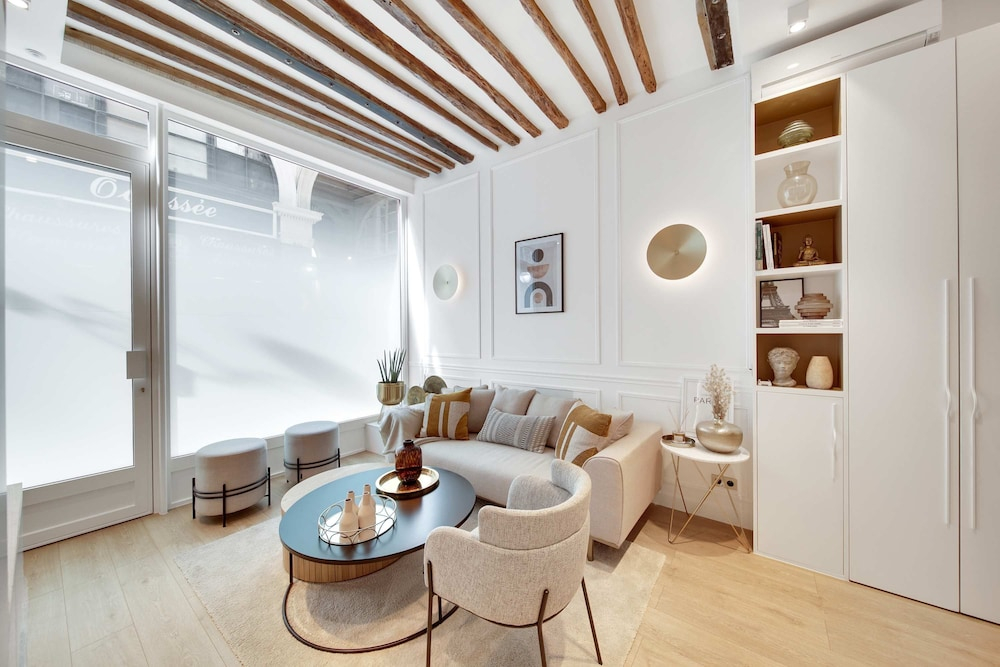 Historical House in the Heart of Paris - 5