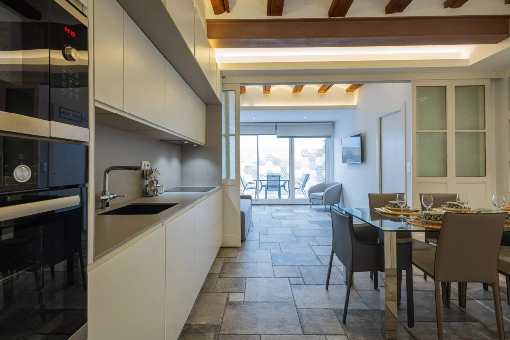 CENTER MODERN 1BR 2Bth TERRACE WI-FI AC