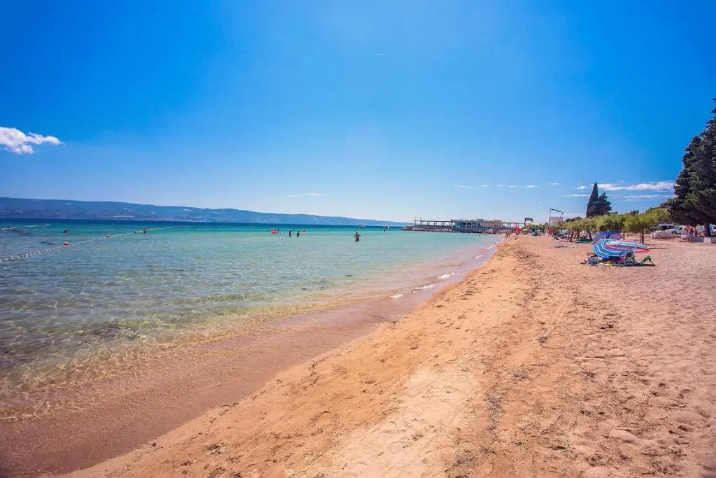 Villa Oslo - luxury place with sea views & heated pool, 300m far from sandy beach