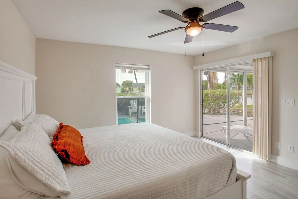 Fishing Dock & Pool: Waterfront Cape Coral Retreat