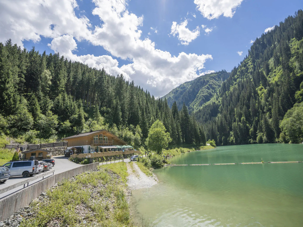Pretty Holiday Home in Hollersbach im Pinzgau with Garden