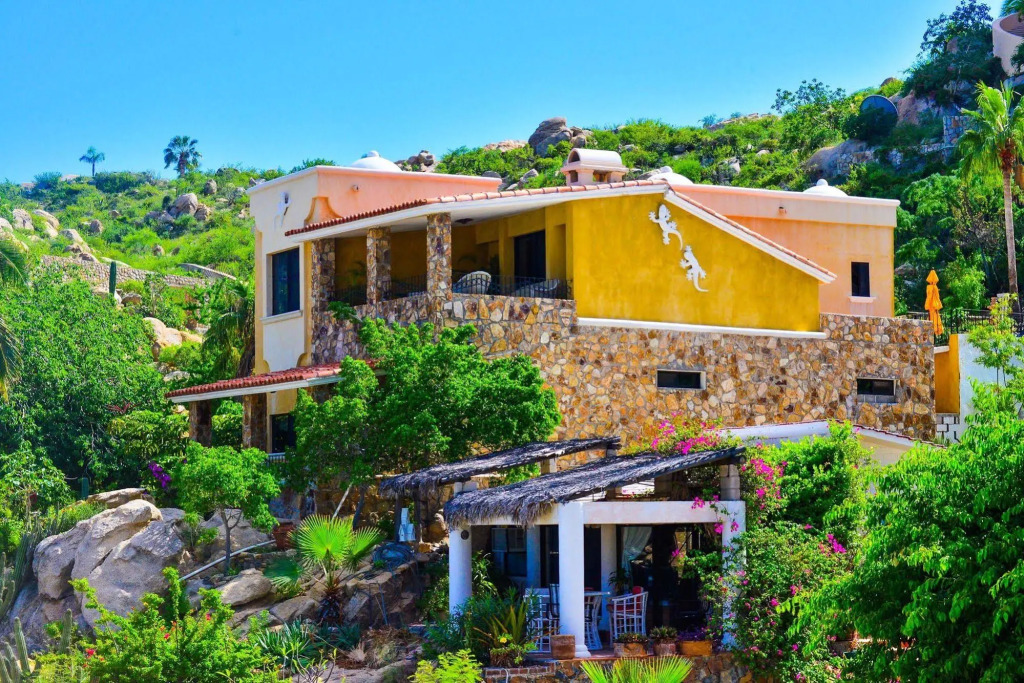 Villa los Geckos by Cabo Villas