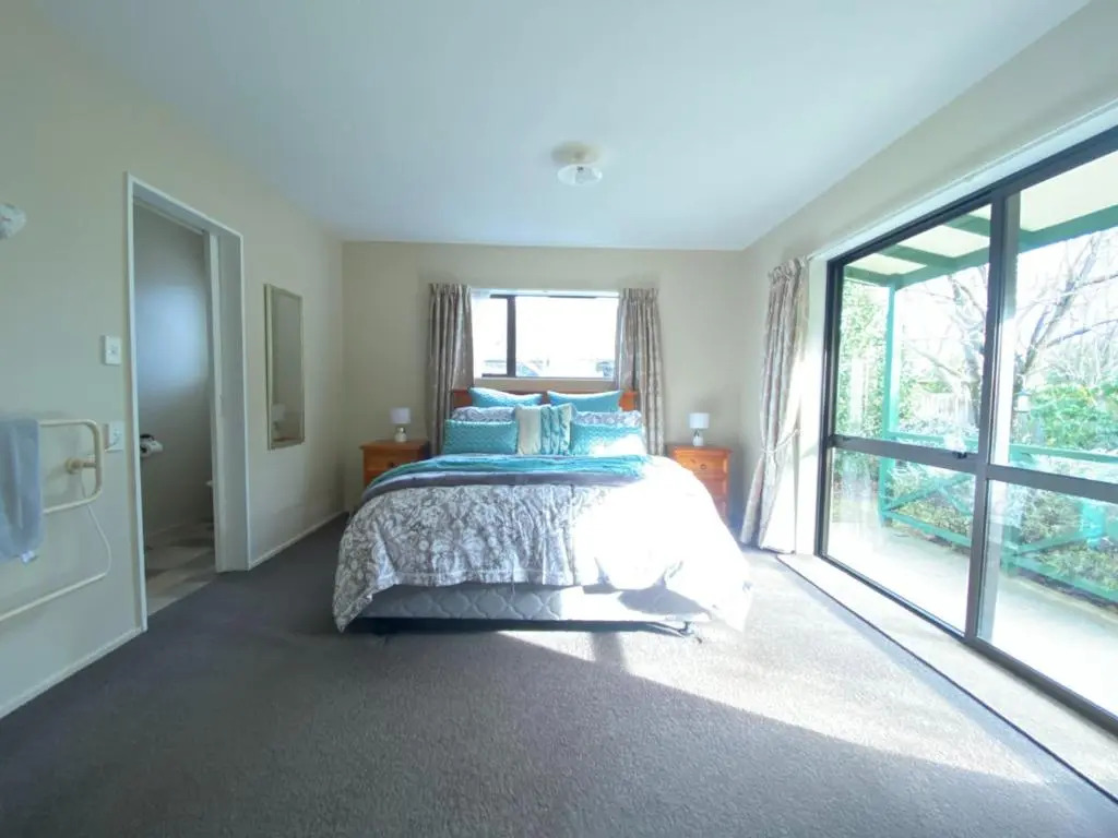 8b Rippingale Road
