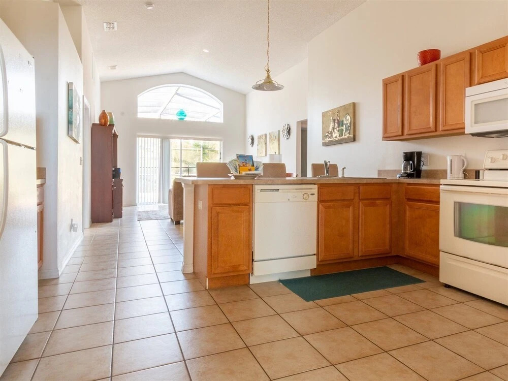 4 Bed And 3 Bath In Perfect Location With Pool By Florida Dream Home