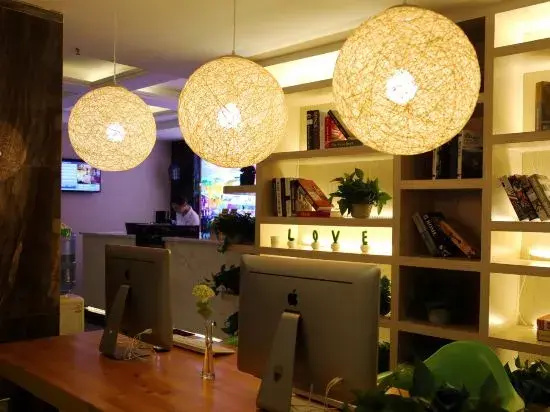 Weike Boutique Theme Hotel (Lianyungang Pedestrian Street Suning Square)