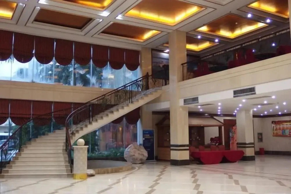 Dolphin Hotel