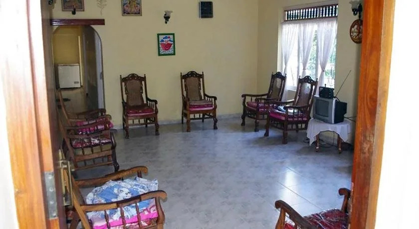 Dimuthu Tour Inn