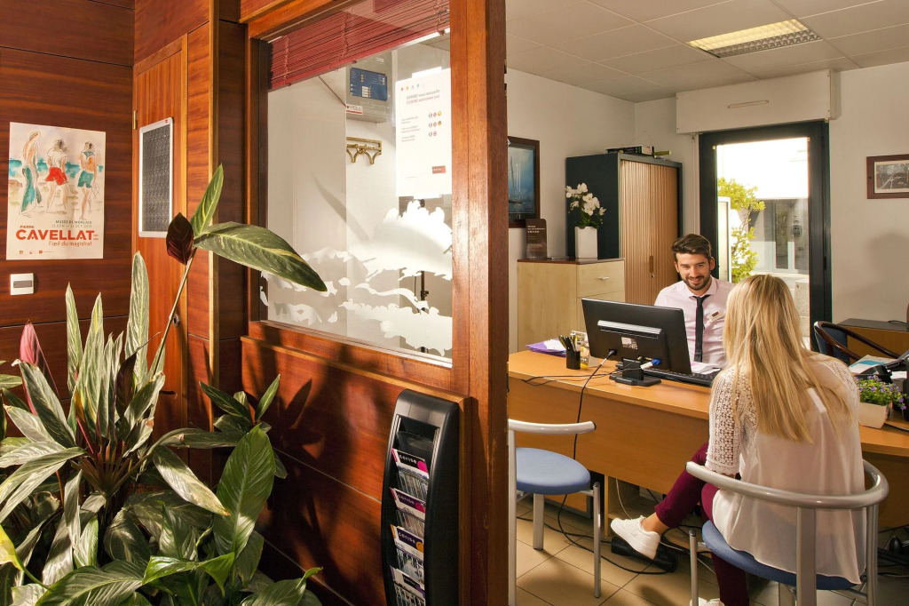 Brit Hotel Confort Lannion Centre Gare