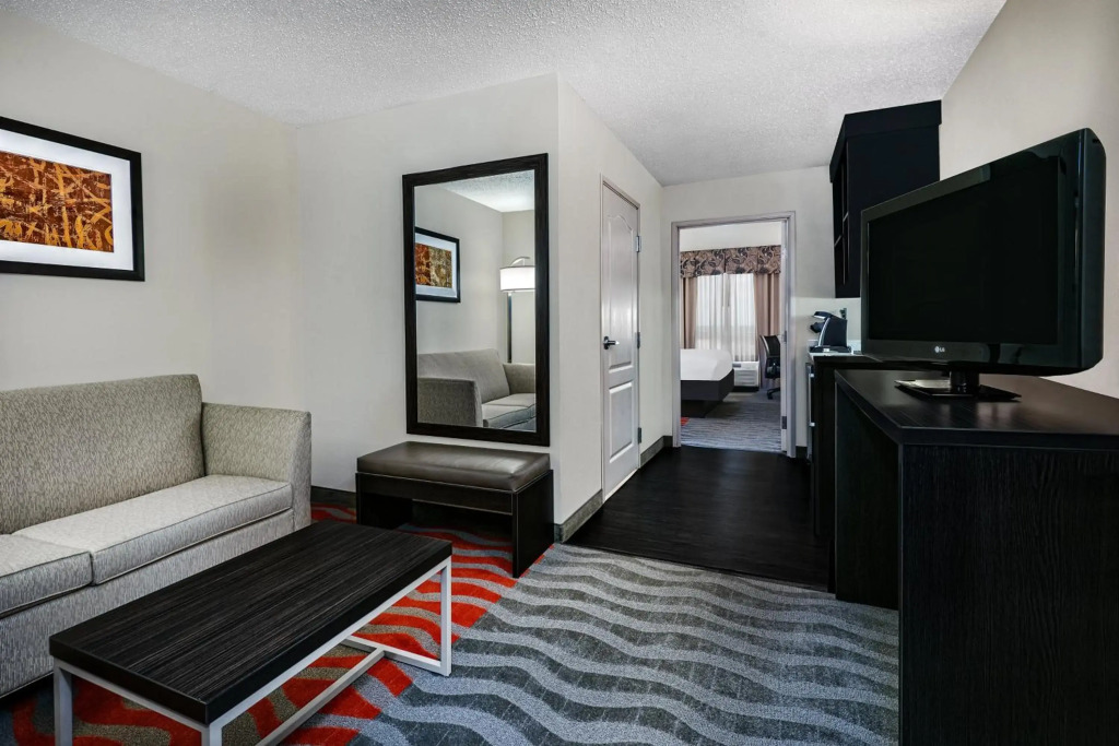 Holiday Inn & Suites College Station-Aggieland by IHG
