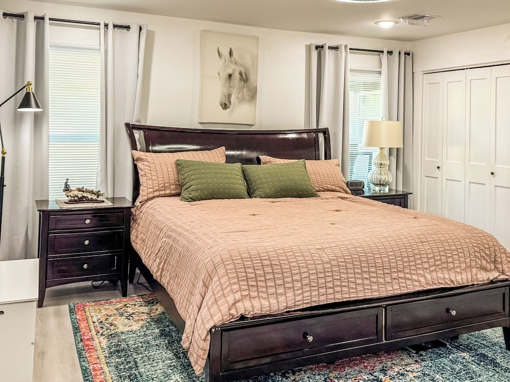 The Houston Oasis - Urban Luxury