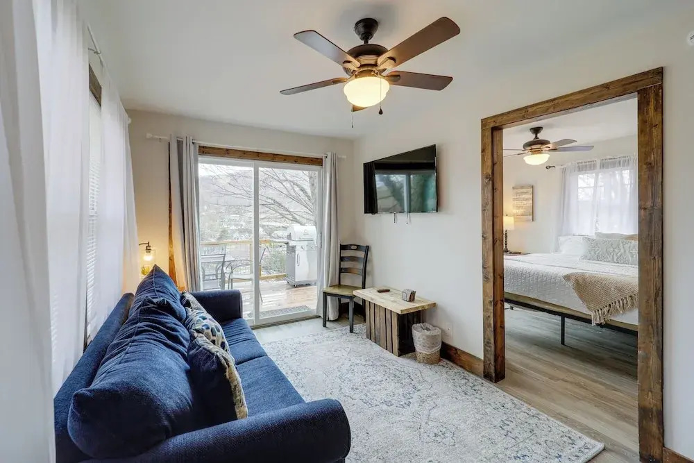 Hilltop Hideaway w/ Scenic Views & Hot Tub