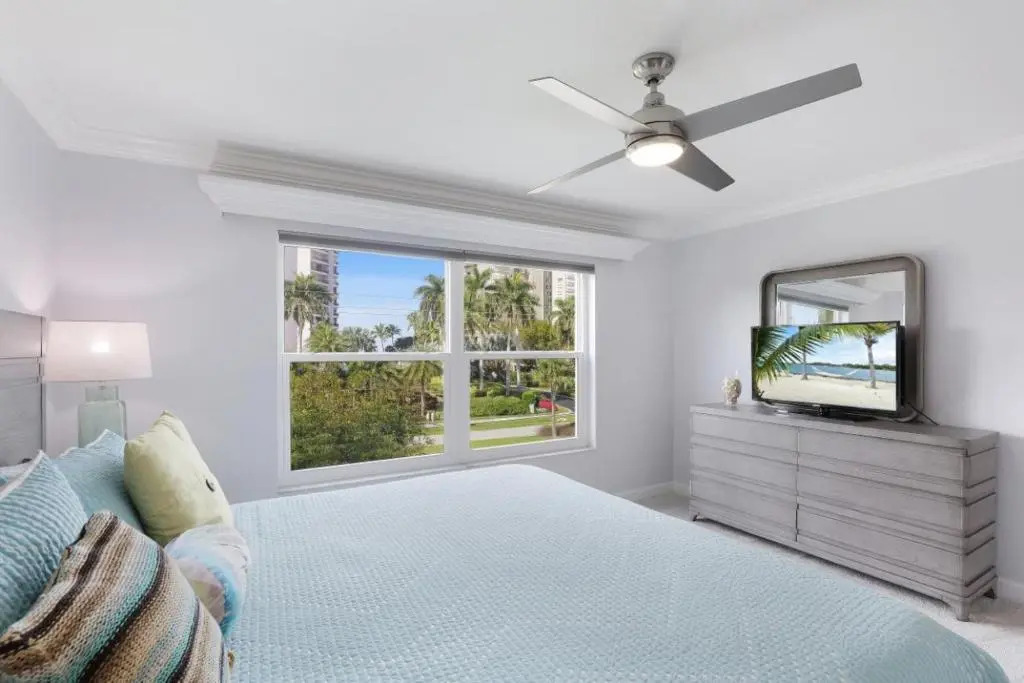 Completely Remodeled 2 Bed 2 Bath I Block Away From Free Beach Access