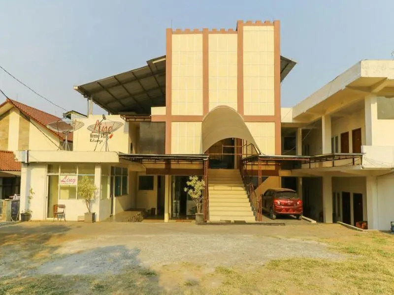 Urbanview Hotel Ling near Jawa Timur Park 2