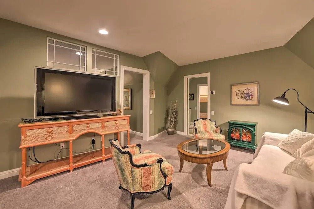 Stunning South Hero Home on Lake Champlain w/ View