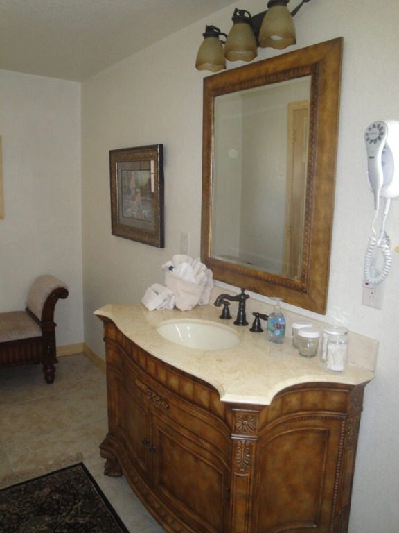 C1 - Mountain Harbor Lodge cottage on Lake Ouachita