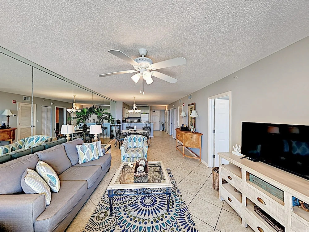Gulf-front Gem: Lake Views, Beach Access & 3 Pools 2 Bedroom Condo