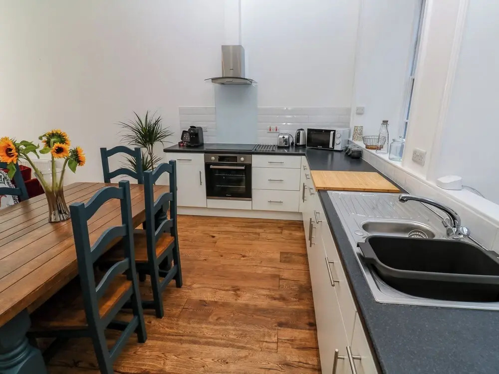 2 Regent Mews