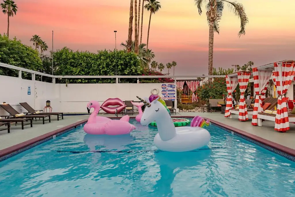 Float Palm Springs