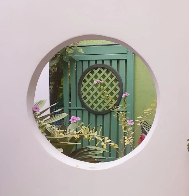 Unique Art Nature Hideaway Walkable to Wilton Drive
