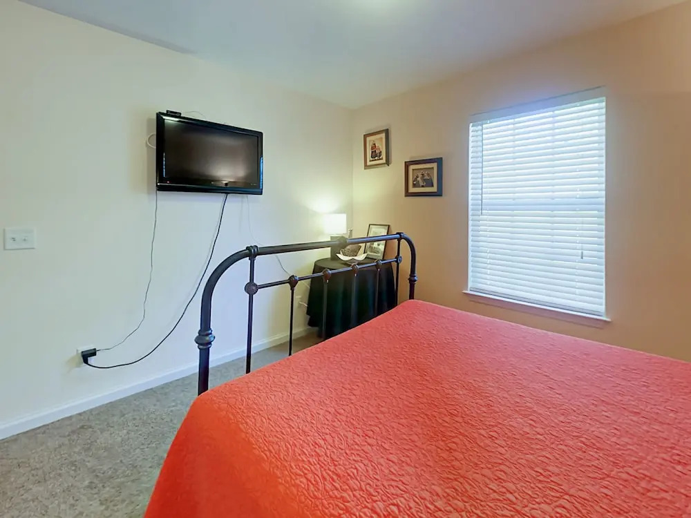 6703 Harbour Blvd Home 3 Bedrooms 2 Bathrooms Home