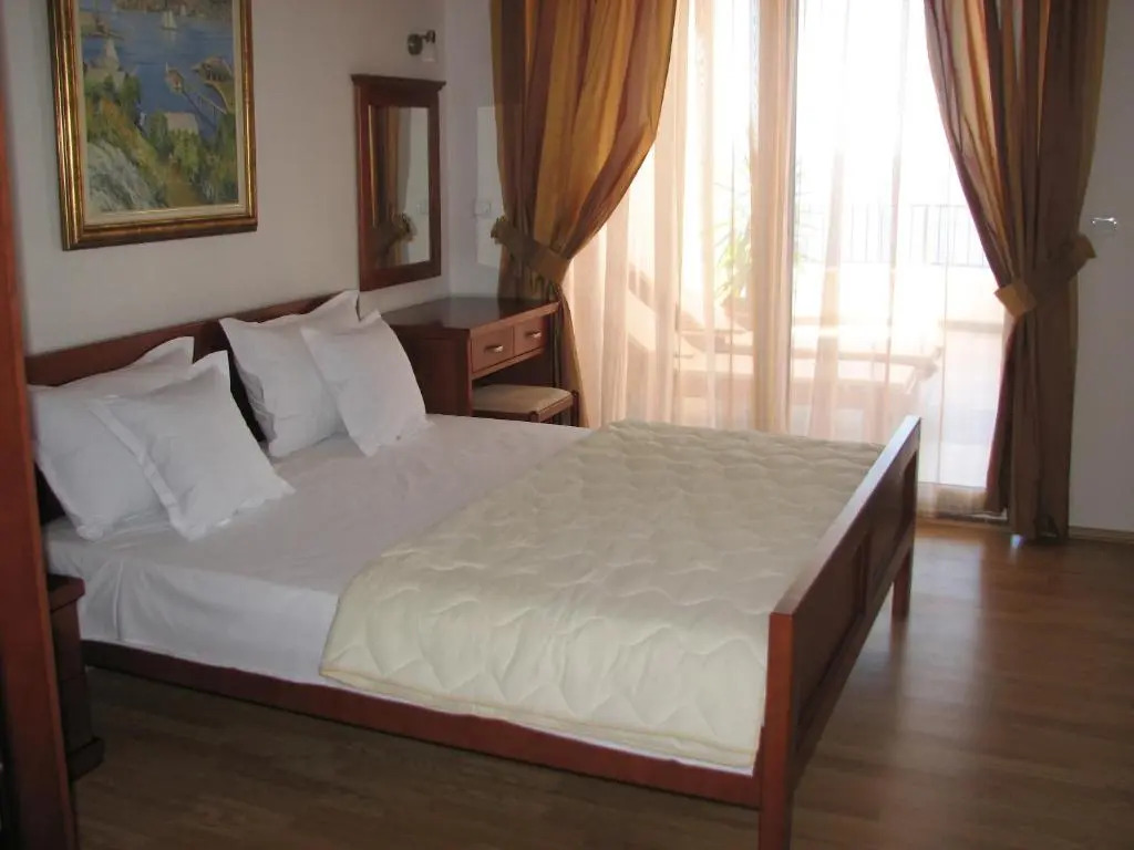 Apartments Leut