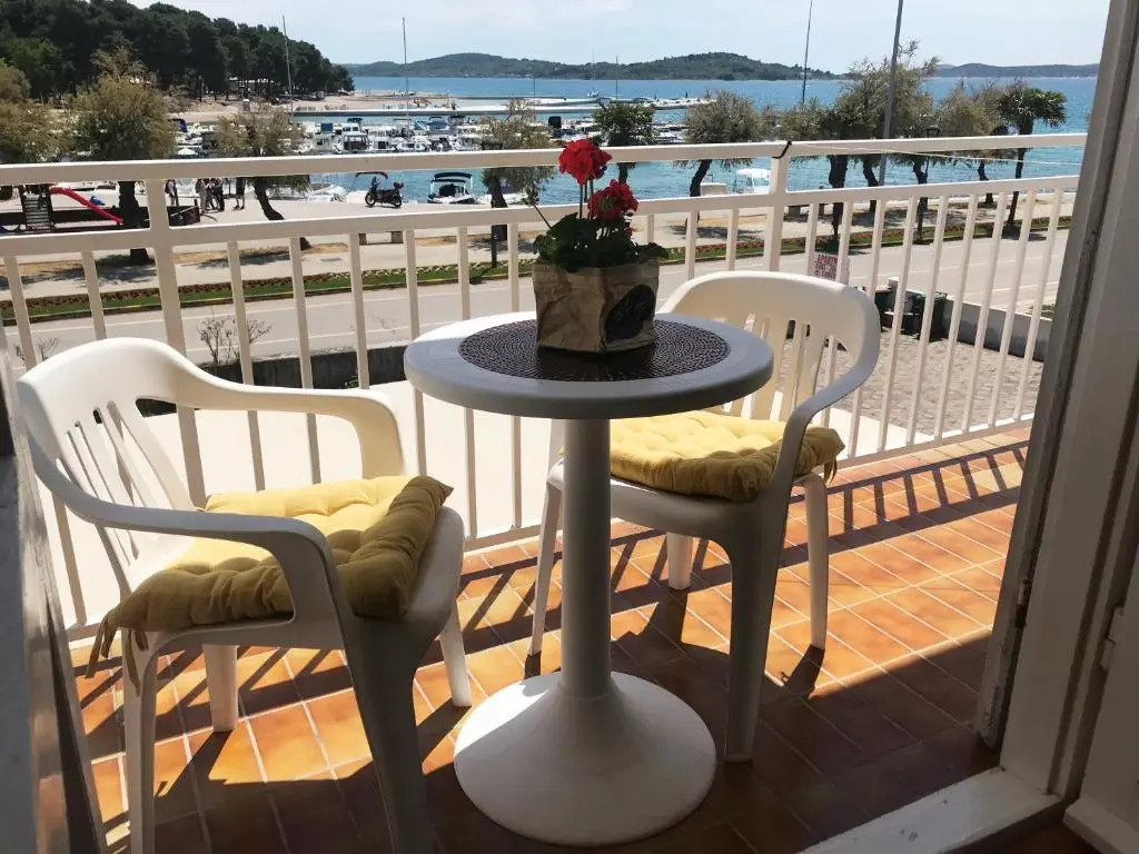 Apartment & Rooms Riva