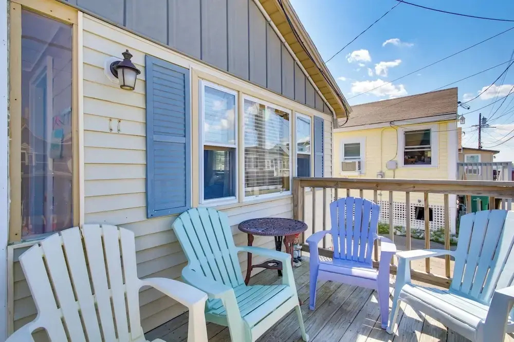 Cozy Hampton Cottage - Walk to Beaches & Marina!