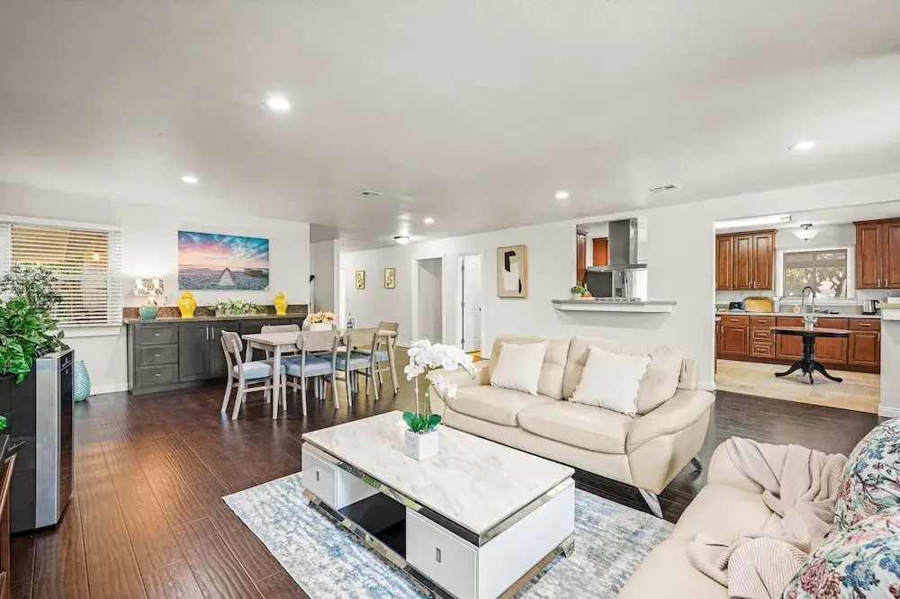 Spacious Retreat w Large Kitchen Outdoor Patio
