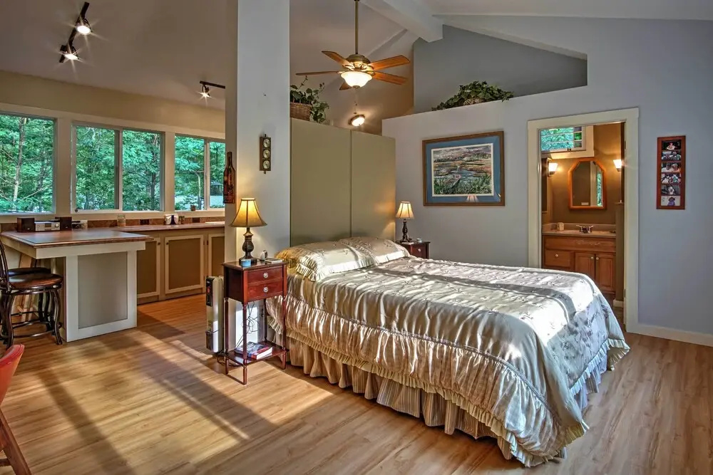 Harbert Cottage w/ Fire Pit: Half Mile to Beach!