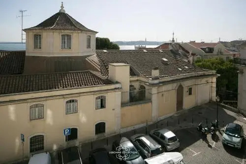 Alfama View Deluxe Suite Apartment