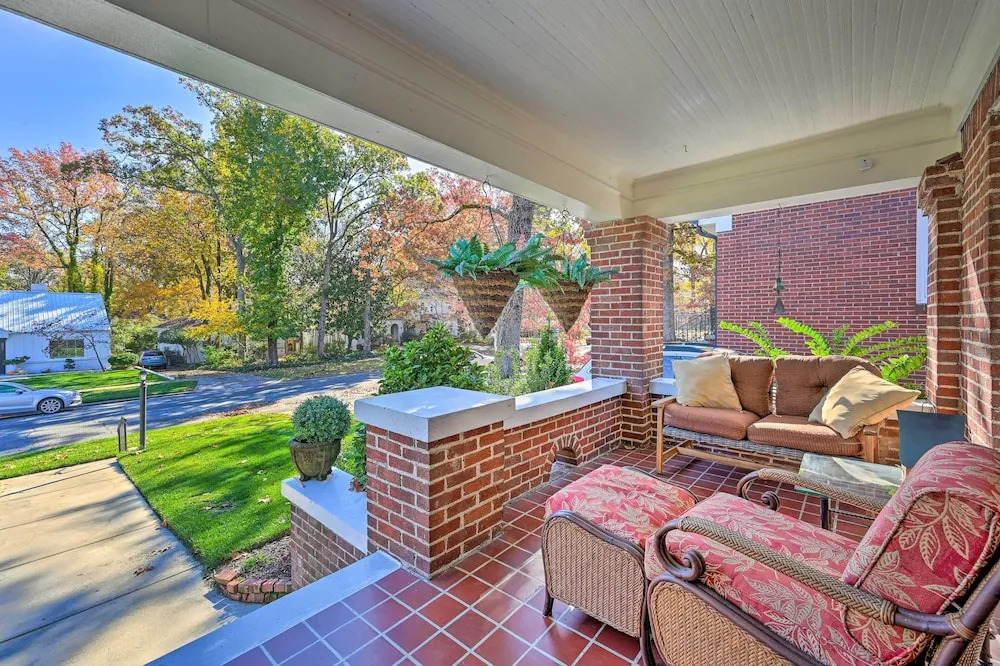 Vintage Chic Cottage < 1 Mile to UNC Greensboro!